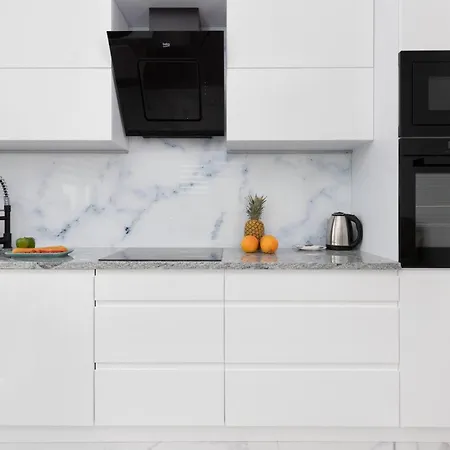 Spacious & Bright Family In By Renters Apartament *