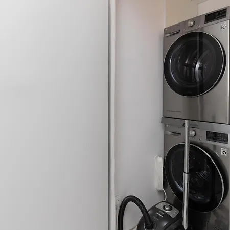 Spacious & Bright Family In By Renters