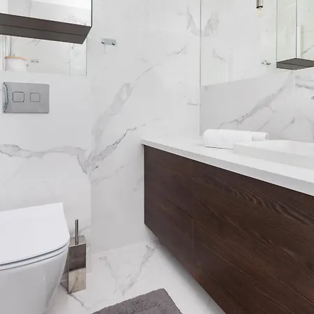 Spacious & Bright Family In By Renters