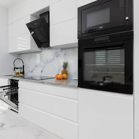 Spacious & Bright Family In By Renters