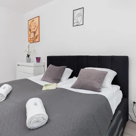 Spacious & Bright Family In By Renters *