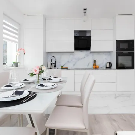 Spacious & Bright Family In By Renters Apartman *